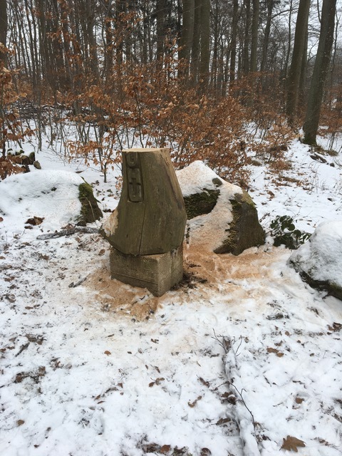 POL-PDMY: -Einbruch in Waldfesthütte
-Diebstahl einer Holzskulptur