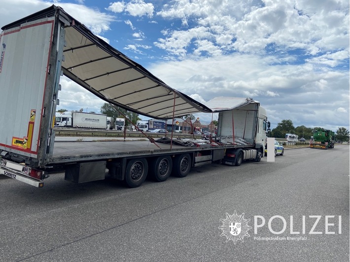 POL-PDNW: Polizeiautobahnstation Ruchheim - Verkehrsunsicheren Sattelauflieger mittels Spanngurten gesichert