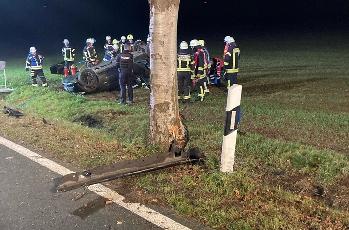 POL-MI: Junger Fahrer überschlägt sich mit Pkw
