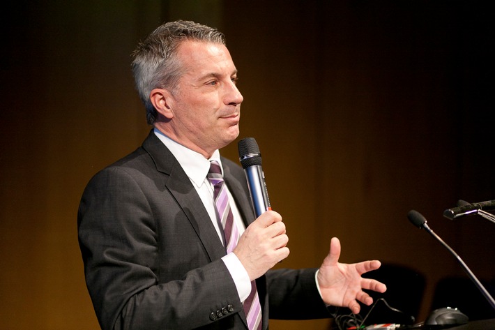 "Der Boulevard lebt!" Communication Summit 2011 von Zürcher Presseverein und Zürcher PR-Gesellschaft weckte Emotionen