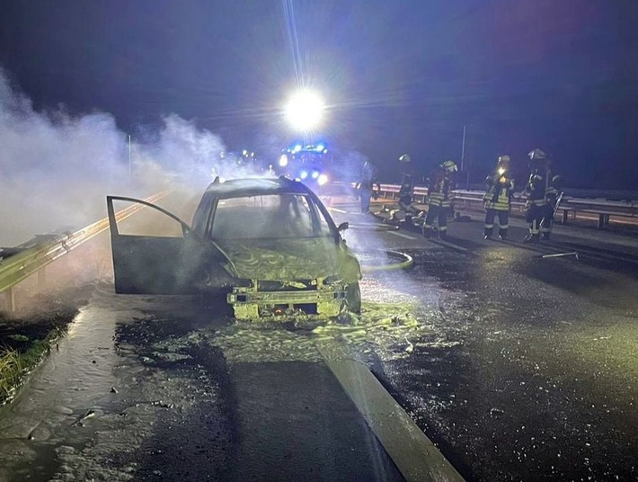 POL-STD: Hyundai auf der Autobahn 26 ausgebrannt - Polizei sucht bisher unbekannten Fahrer