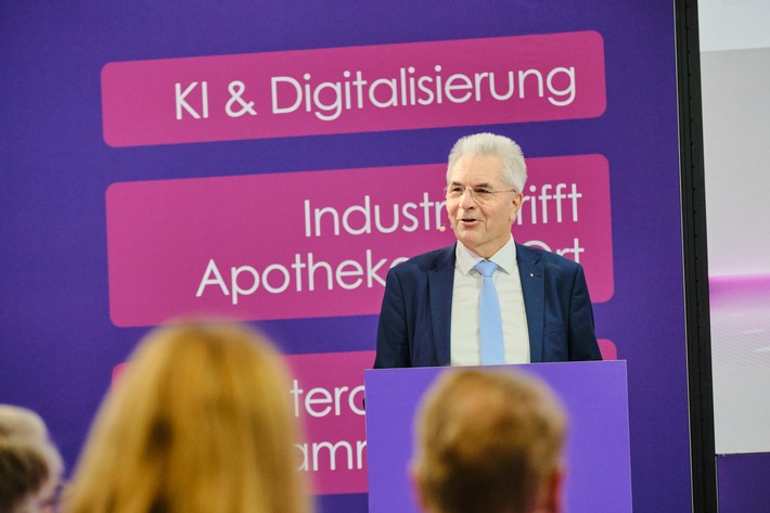 DAV-Vorsitzender Dr. Hubmann: Kein neuer Stillstand bei Apothekenvergütung