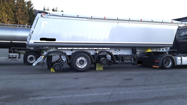 POL-GÖ: (490/2016) Diebe klauen Räder von Sattelauflieger und zapfen Diesel ab