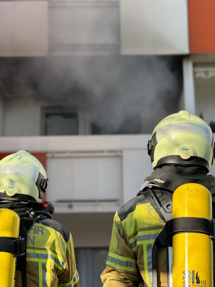 FW Dresden: Wohnungsbrand - Rauchwarnmelder alarmiert die Nachbarn