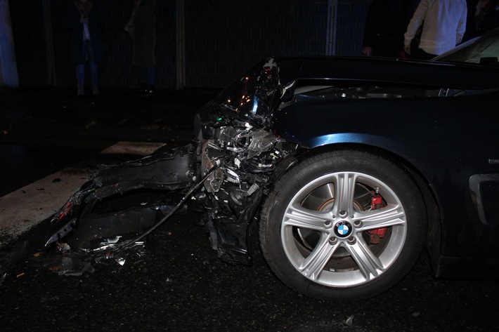 POL-HA: Drei Leichtverletzte bei Verkehrsunfall in Hohenlimburg