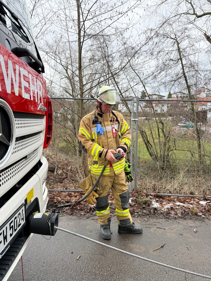 FW Weinheim: Windböe fordert Feuerwehr in Rippenweier