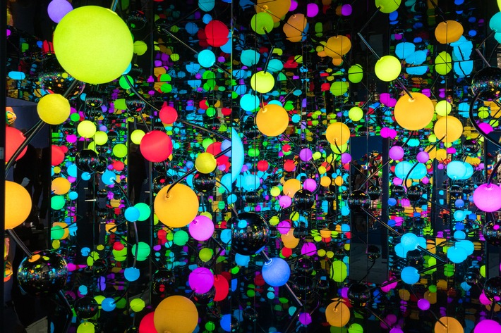 Hannovers Blockbuster-Ausstellung "Love You for Infinity" im Sprengel Museum verbucht mehr als 80.000 Besucherinnen und Besucher