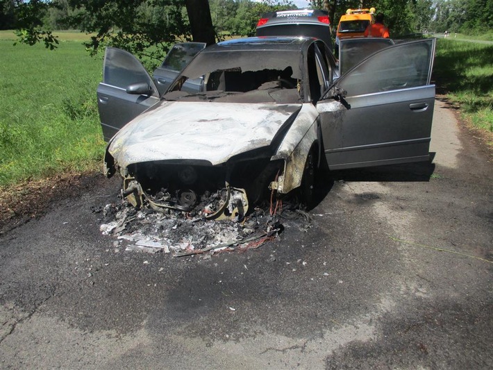 POL-PDKL: Pkw geht während der Fahrt in Flammen auf