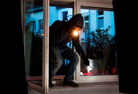 POL-REK: Einbrecher scheiterten an Hauseingangstür - Kerpen