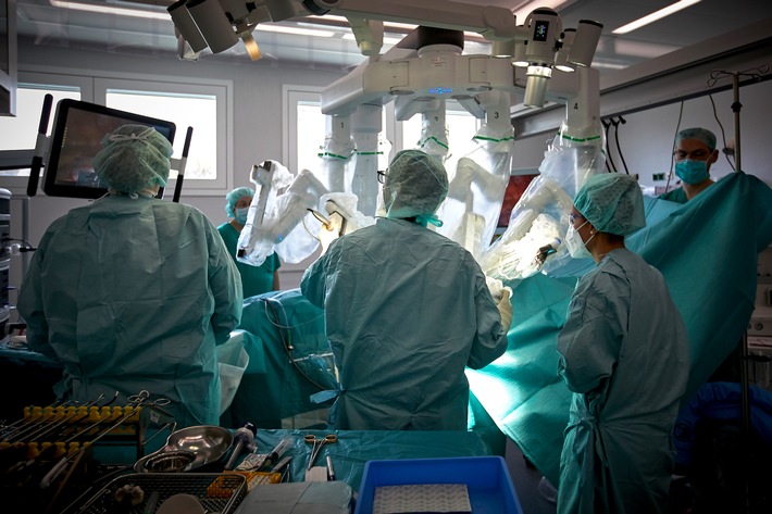 Klinikum Bielefeld eröffnet Zentrum für roboterassistierte Chirurgie OWL