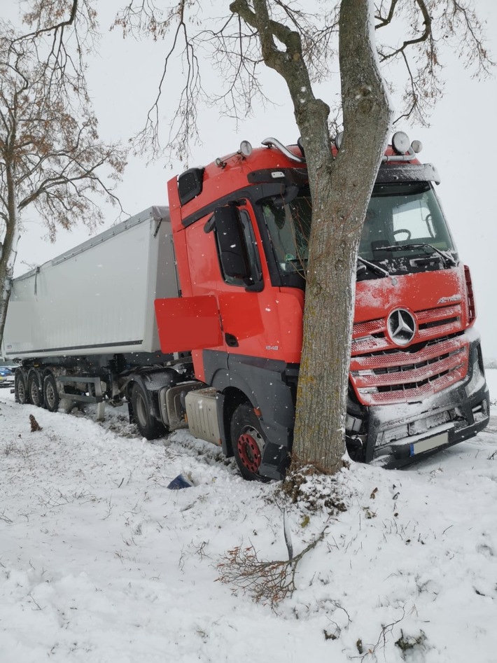 POL-HST: Lkw-Fahrer nach Glätteunfall schwerverletzt