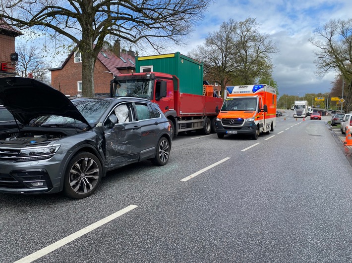 FW Norderstedt: Verkehrsunfall auf der Langenhorner Chaussee