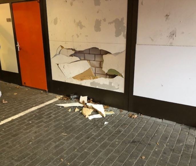 POL-PDPS: Fassade der Realschule Plus beschädigt