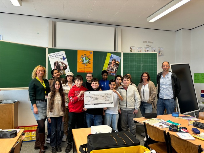 Workshop gegen Kinderarbeit mit Scheckübergabe an der Erich Kästner Gesamtschule