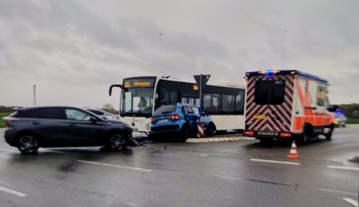 POL-HST: Schwerer Verkehrsunfall nahe Altenpleen
