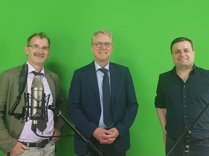 Warum digitale Souveränität bereits in der Schule beginnt - neuer Neuland-Podcast mit Prof. Christoph Meinel (HPI) und Dr. Johann Bizer (Dataport)