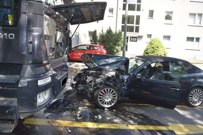 POL-MG: Verkehrsunfall im Baustellenbereich Hohenzollernstraße mit einem Schwerverletzten