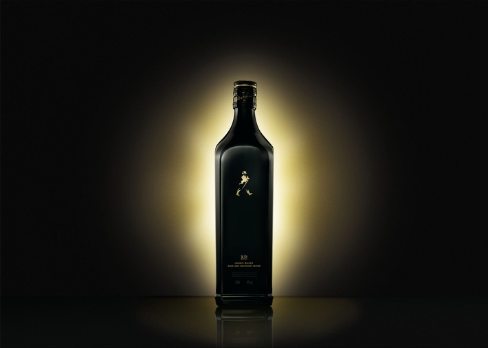 Johnnie Walker feiert den 100-jährigen Geburtstag des weltberühmten Markenlogos "Striding Man"
