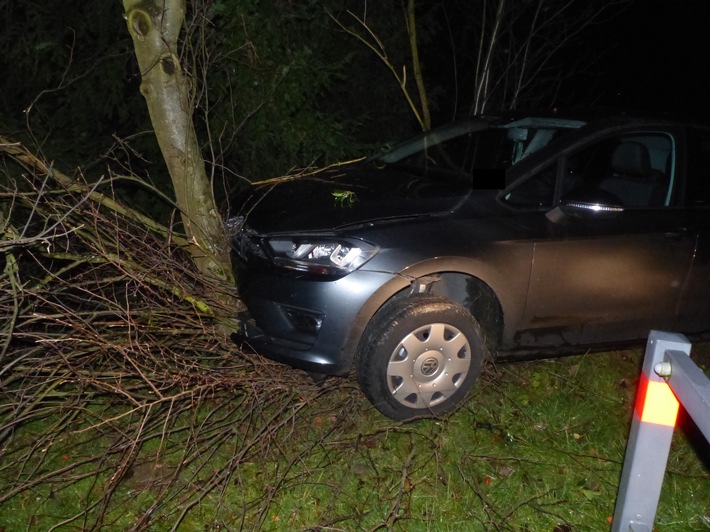 POL-DN: Unfall mit gestohlenem Auto