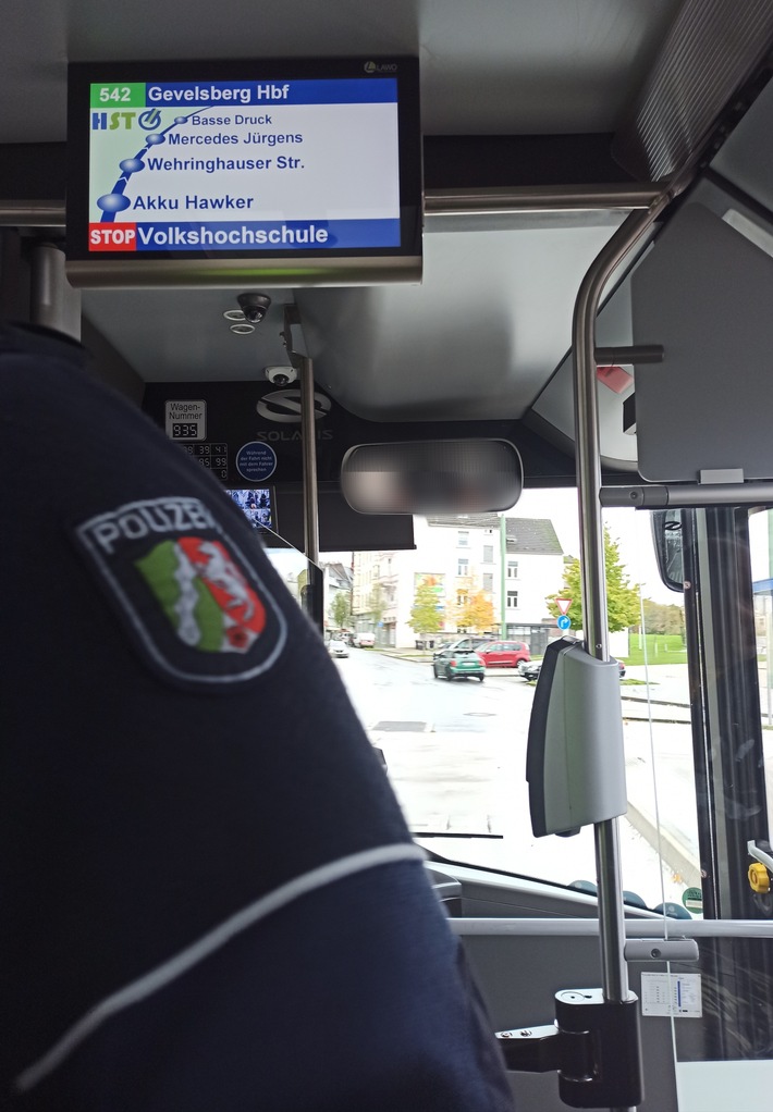 POL-HA: Schwerpunktdienst der Hagener Polizei begleitet Linienbus im Rahmen einer uniformierten Streife