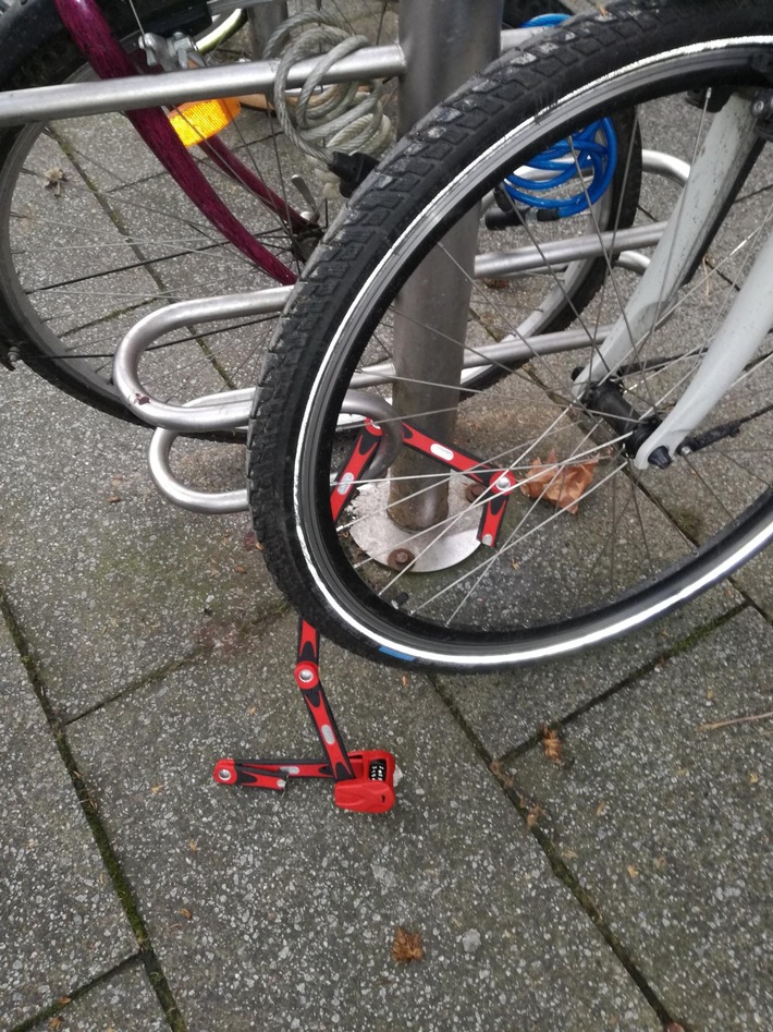 BPOL NRW: Auf frischer Tat - Bundespolizei stellt Fahrraddieb