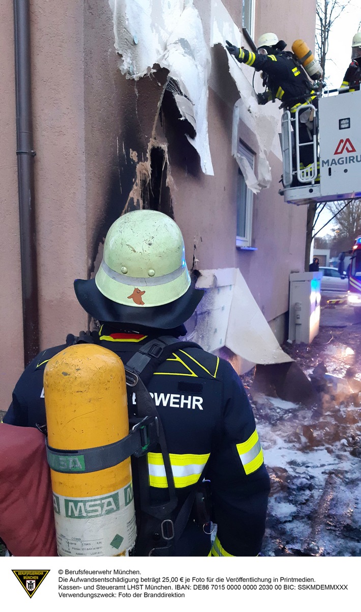 FW-M: Mülltonenbrand greift auf Hausfassade über (Feldmoching-Hasenbergl)