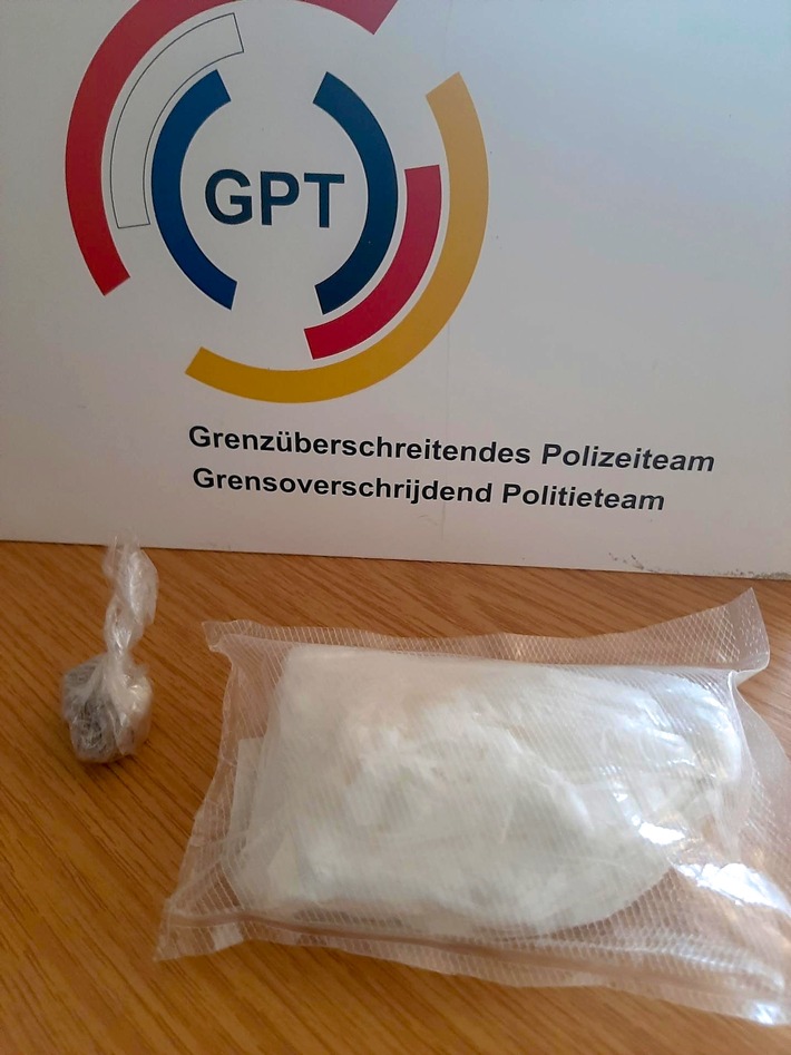 BPOL-BadBentheim: Drogenschmuggler hatte &quot;ordentlich was in der Hose&quot; / Kokain im Wert von rund 8.000 Euro in der Unterwäsche versteckt