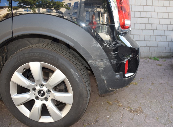 POL-HM: Verkehrsunfallflucht in Hameln "Im Fröbelweg" - Polizei sucht Zeugen