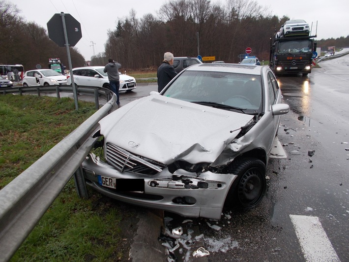 POL-PDLD: Verkehrsunfall mit Personenschaden