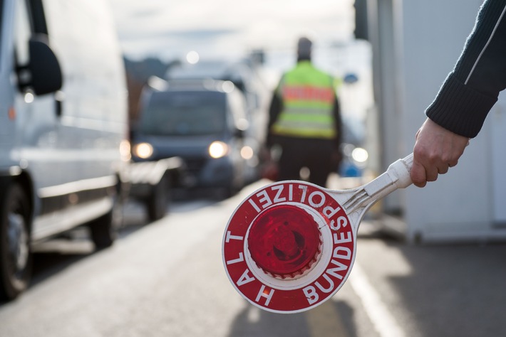 Bundespolizeidirektion München: Elf Migranten nach Schleusung festgenommen - Fahndungserfolg für Landes- und Bundespolizei