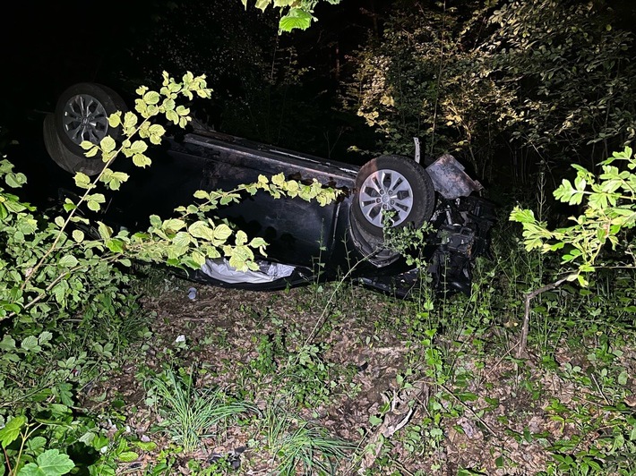 POL-GM: Betrunken mit Auto überschlagen