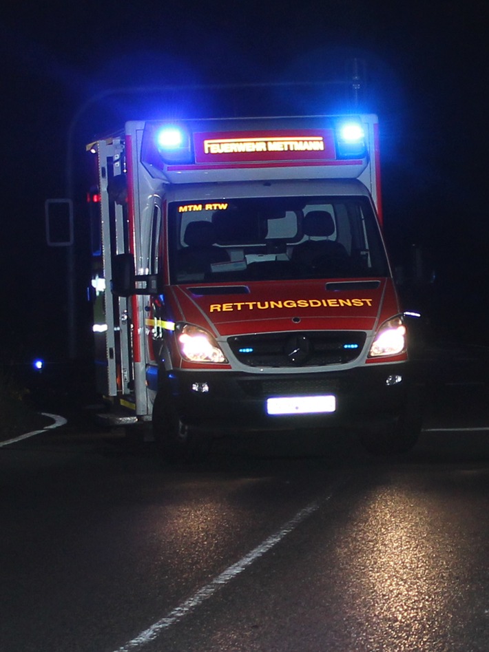 POL-ME: Verkehrsunfall zwischen Pkw und Fußgänger - Velbert - 1912085