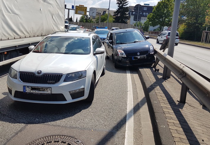 POL-PPKO: Koblenz: Suzuki kracht in Leitplanke