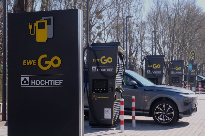 EWE Go und HOCHTIEF bringen sukzessiv über 40 Ladeparks ans Deutschlandnetz