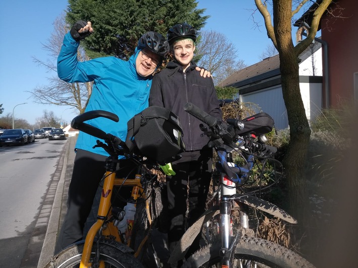 Vater-und-Sohn radeln für den guten Zweck 301 Kilometer an einem Tag
