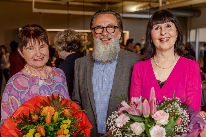 Tränen, Blumen und Dankesreden: DR-WALTER verabschiedet sich von zwei besonderen Mitarbeiterinnen / Angelika Kolmer und Margrit Windeck gehen in Rente