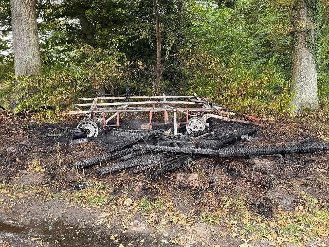 POL-OS: Glandorf: Hochsitz bei Brand vollständig zerstört - Polizei bittet um Hinweise