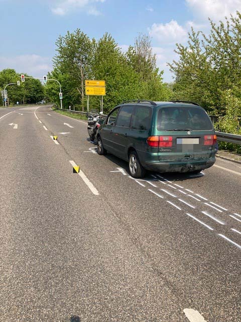 POL-REK: 220506-6: Rollerfahrer bei Verkehrsunfall schwer verletzt