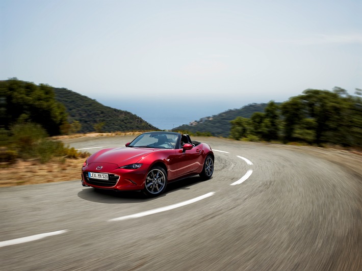 Mazda MX-5 gewinnt sowohl "2016 World Car of the Year" als auch "World Car Design of the Year"