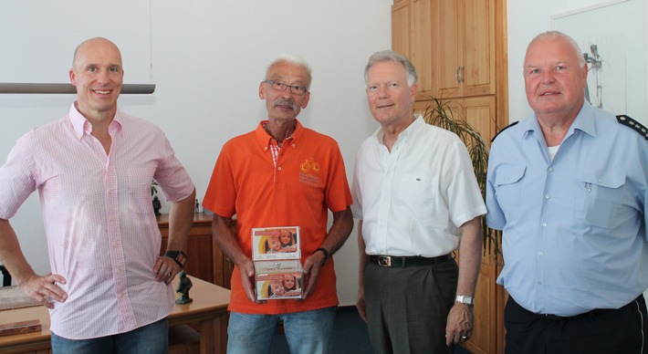 POL-PPKO: Spendenübergabe im Zusammenhang mit der 14. Benefiztour des RadTeams "Nestwärme"
