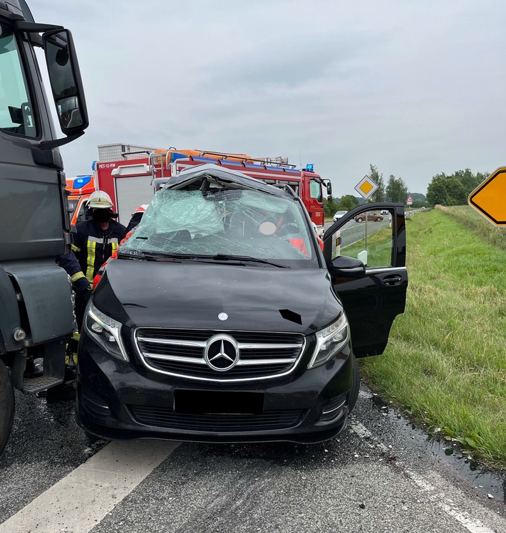 POL-MI: Mutter und Baby nach Unfall in Lebensgefahr