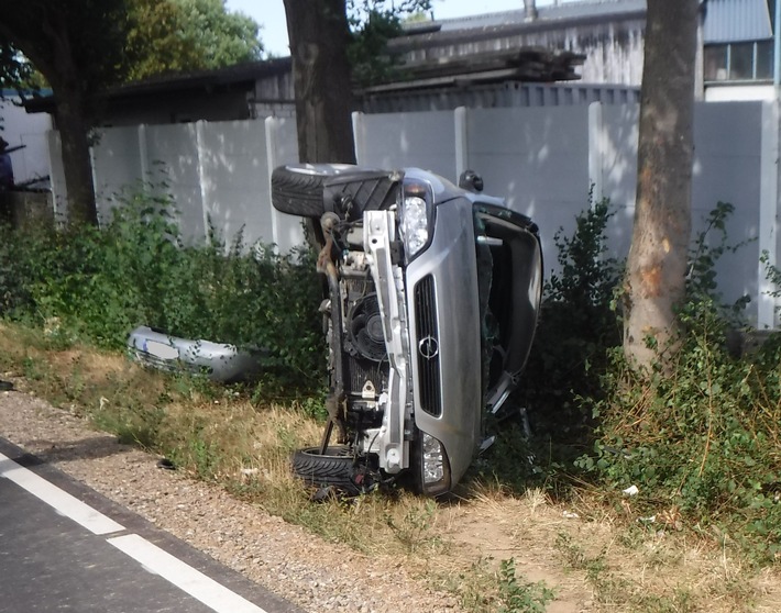 POL-DN: Von der Fahrbahn abgekommen - Fahrerin schwer verletzt