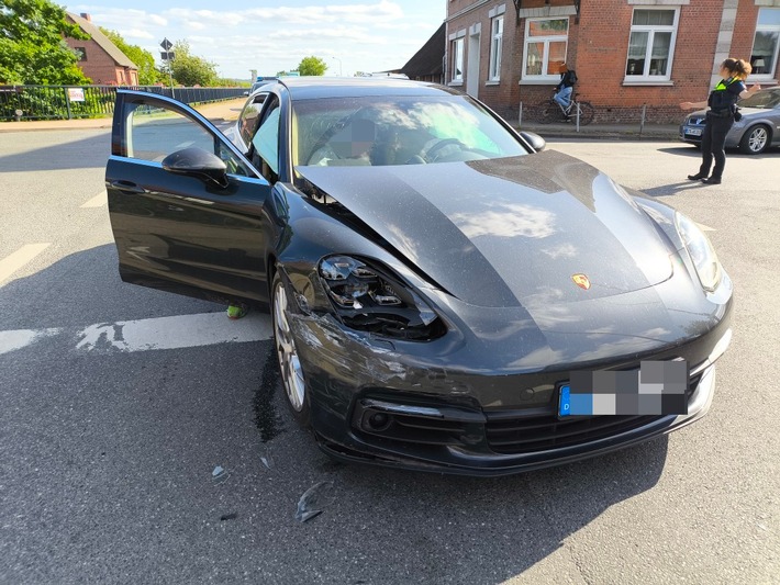 POL-STD: Jork: VW und Porsche kollidierten in Ladekop