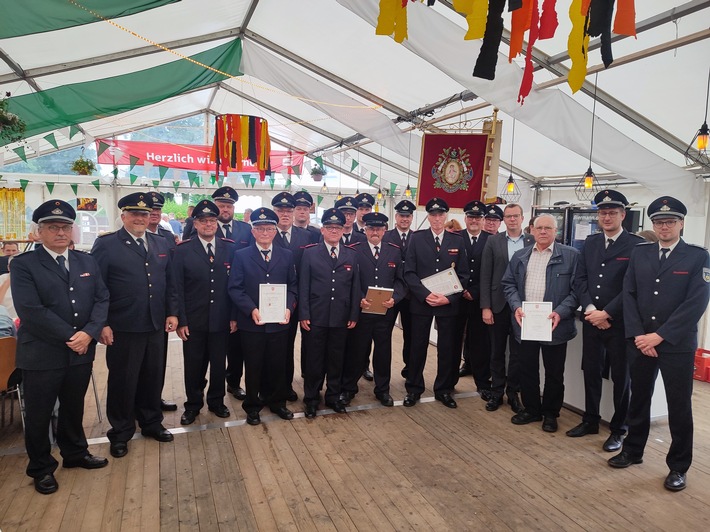 FW-KLE: Ein gelungener Abend mit vielen Gästen: 90 Jahre Freiwillige Feuerwehr Bedburg-Hau &quot;Mit Idealismus, Verlässlichkeit und Verantwortungsbereitschaft anderen Menschen Hilfe leisten&quot;