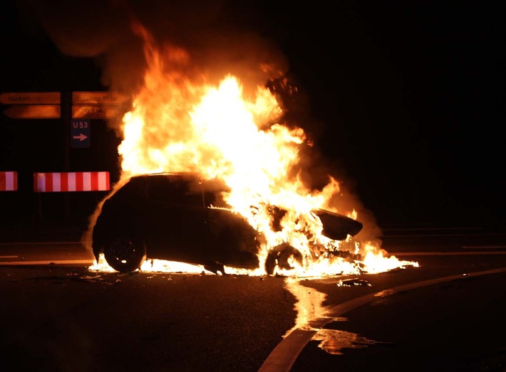 POL-DN: Auto nach Unfall ausgebrannt