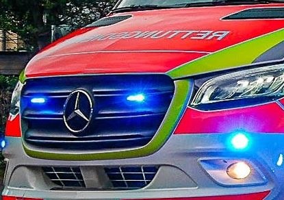 POL-STD: Dreiste Unbekannte entwenden Mercedes-Stern von Rettungswagen im Einsatz
