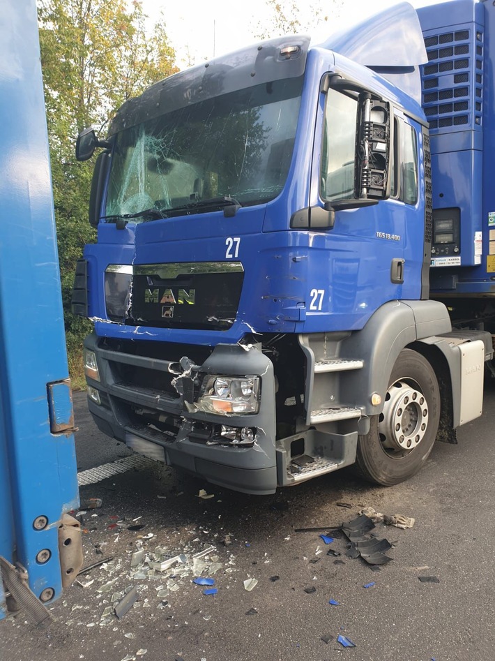 POL-KS: Lkw-Auffahrunfall sorgte auf A 7 für Behinderungen im Berufsverkehr