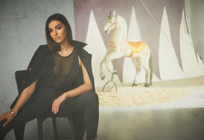 Unter dem Motto "She Boss" inszeniert das Hamburger Unternehmen LASCANA im Rahmen eines besonderen Fashion-Shootings die Powerfrau Lili Paul-Roncalli in einem speziellen Zirkus-Setting und unterstreicht damit den immer stärkeren Wandel von LASCANA zu einer Fashion- und Lifestyle-Marke. / Weiterer Text über ots und www.presseportal.de/nr/77092 / Die Verwendung dieses Bildes ist für redaktionelle Zwecke unter Beachtung ggf. genannter Nutzungsbedingungen honorarfrei. Veröffentlichung bitte mit Bildrechte-Hinweis.