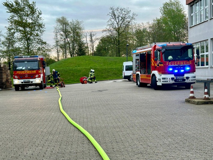 FW-EN: Ausgelöste Brandmeldeanlagen - Feuer in einer Werkstatt &amp; weitere Brandmeldung aus Hotel