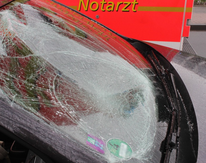 POL-SO: Verkehrsunfall am Zebrastreifen - Pedelec-Fahrer schwer verletzt